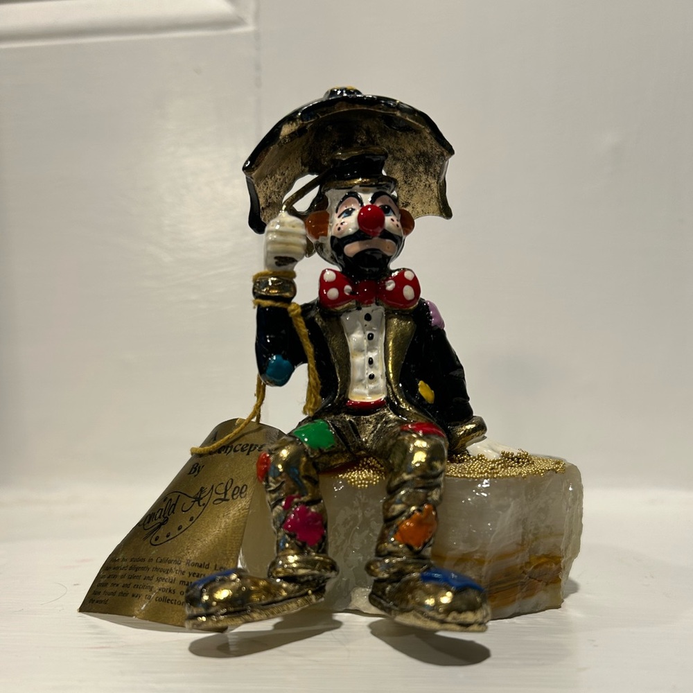 Ron Lee hand painted collectible sitting clown with umbrella
